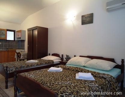 Szobák és apartmanok Rabbit - Budva, , Magán szállás a községben Budva, Montenegró