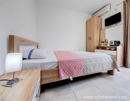 Zimmer und Appartements Kaninchen - Budva, , Privatunterkunft im Ort Budva, Montenegro - image1